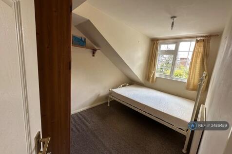 Room 1 £600 Still Available 