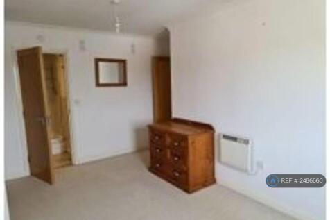Bedroom 2 Facing Ensuite