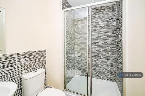 Master En-Suite Shower