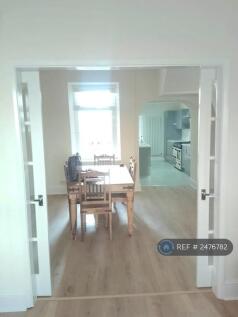 Livingroom From Section 1 Shows Section 2