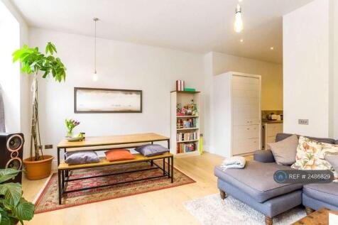 Lounge / Dining 