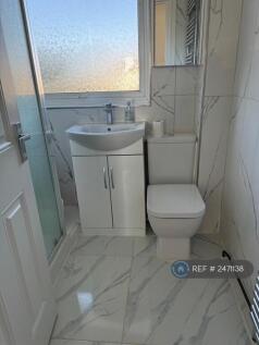 Upstairs Bathroom 