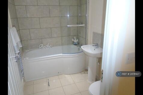 1 Bedroom Apartment Bathroom