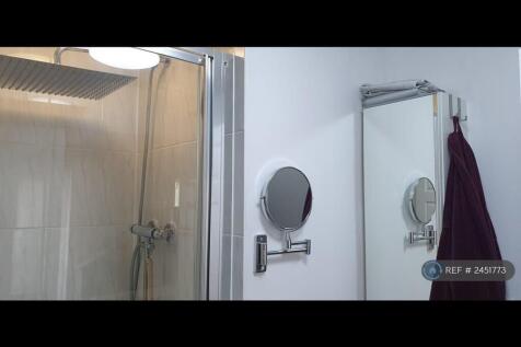 3rd Floor En-Suit Bathroom