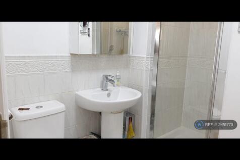 3rd Floor En-Suit Bathroom
