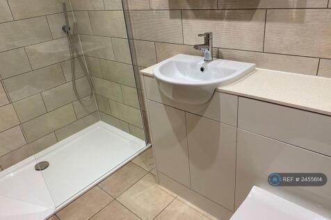 Ensuite To Main Bedroom