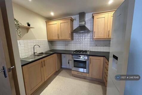 Fully Fitted Kitchen