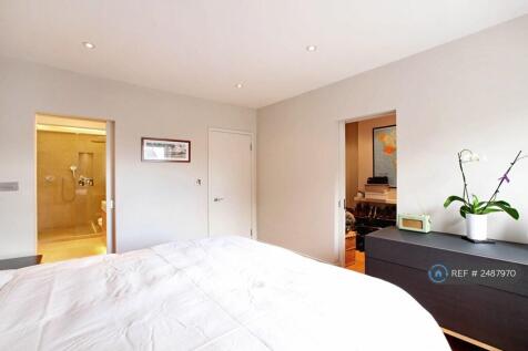 Master Bed Walk-In
