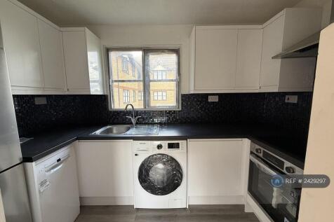 Open Plan Newly Fitted Kitchen