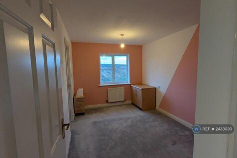 Master Bedroom With Ensuite &#64; Second Floor