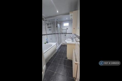 Upstairs Family Bathroom