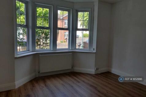 Living Room / Bedroom 