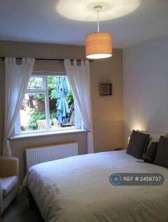 Bedroom 1 - Quiet Extension, Garden View