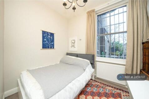 Bedroom 2 -High Ceilings, Garden View 