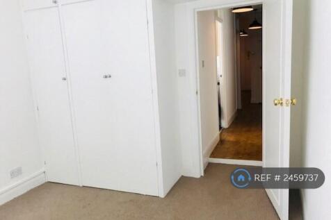 Back Bedroom Closet To Hallway