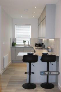 Kitchen &amp; Breakfast Bar