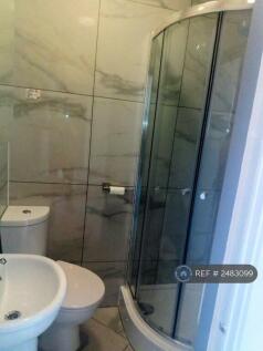 Bathroom/ Fitted Shower 