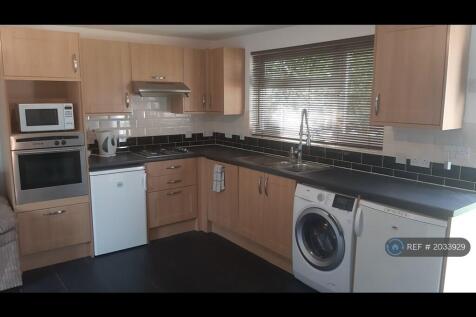 Fully Fitted Kitchen 