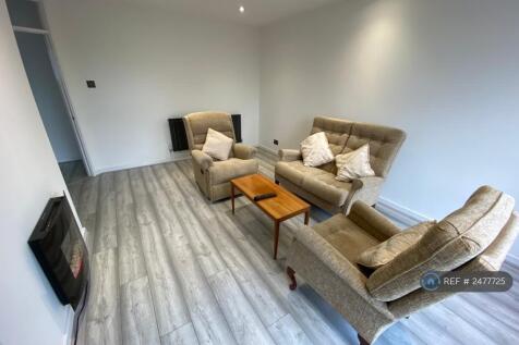 Spacious Living/Dining Room