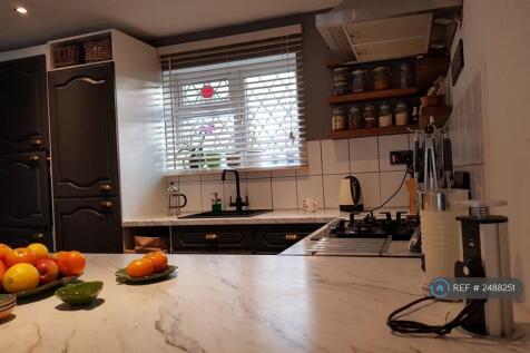 Kitchen Breakfast Bar