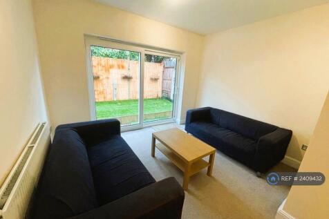 Livingroom/ Kitchen