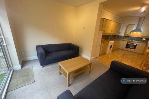 Livingroom/ Kitchen