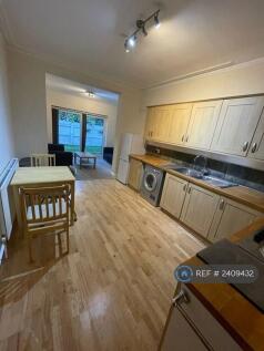 Livingroom/ Kitchen