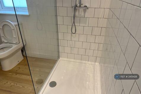 Shower Main Bathroom  Rooms 2&amp;3 