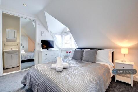 Bedroom With Ensuite Shower Room