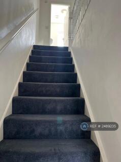 Stairs To 3 Bedrooms Bathroom And En-Suite 