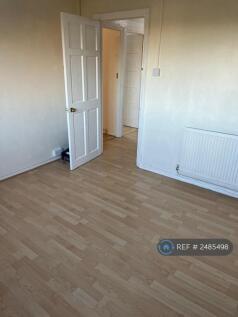 Master Bedroom (End Of Corridor)