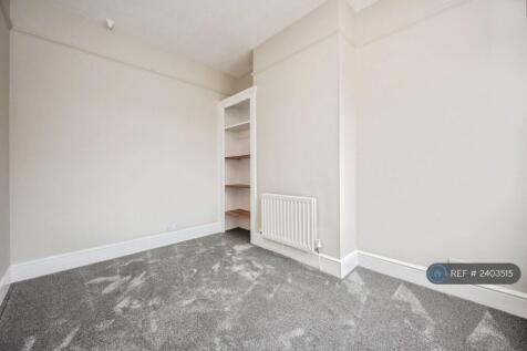 Middle Bedroom
