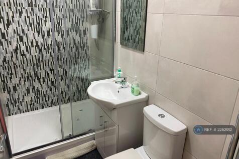 Luxury 1st Floor Bathroom