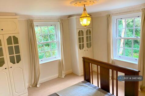 Master Bedroom - Dual Aspect