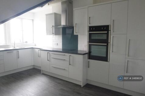 Kitchen Fully Fitted With Integral Appliances