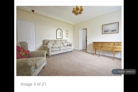 Spacious Sitting Room