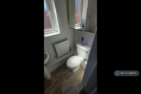 Ensuite Toilet 2