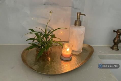 Statement Decor