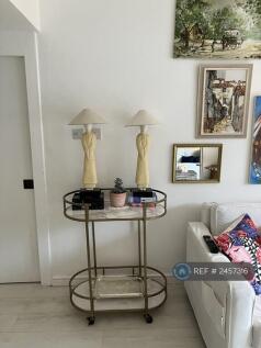 Statement Decor