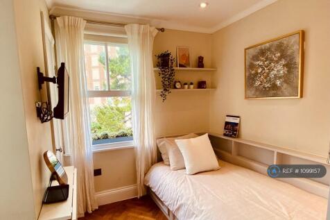 Well Decorated With Plenty Of Natural Light