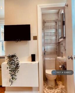 En-Suite Bathroom &amp; Smart Tv