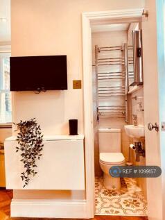 En-Suite Bathroom &amp; Smart Tv