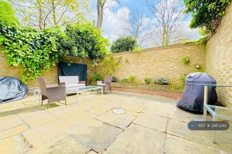 Large Patio Style Garden 