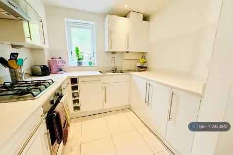 Fully Fitted Kitchen 