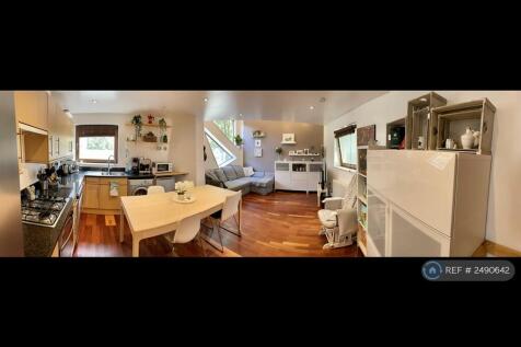 Kitchen / Living Room