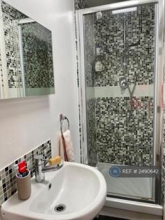 Bathroom 1 (Ensuite)