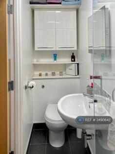 Bathroom 1 (Ensuite)