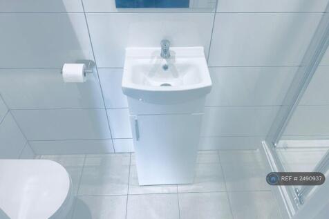 Bathroom (Wc, Sink &amp; Shower)