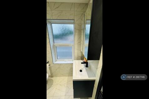 Shared 1st Floor Shower Room