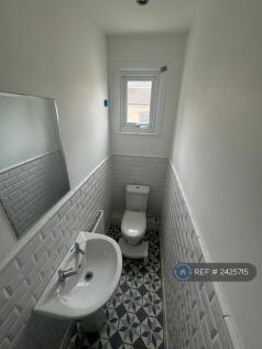 Upstairs Toilet 1